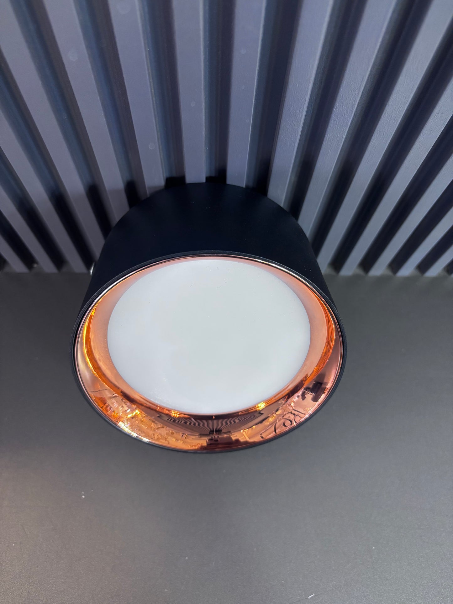 Cylindrical Surface Diffuse Light