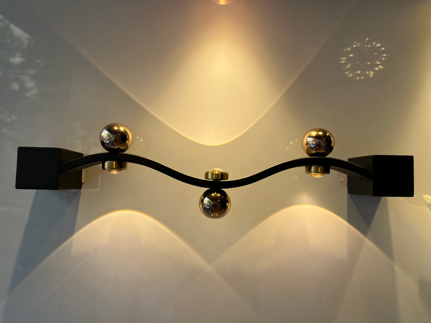 Waved Wall Light |G-09-24